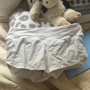 Lululemon speed up white 2.5 inch